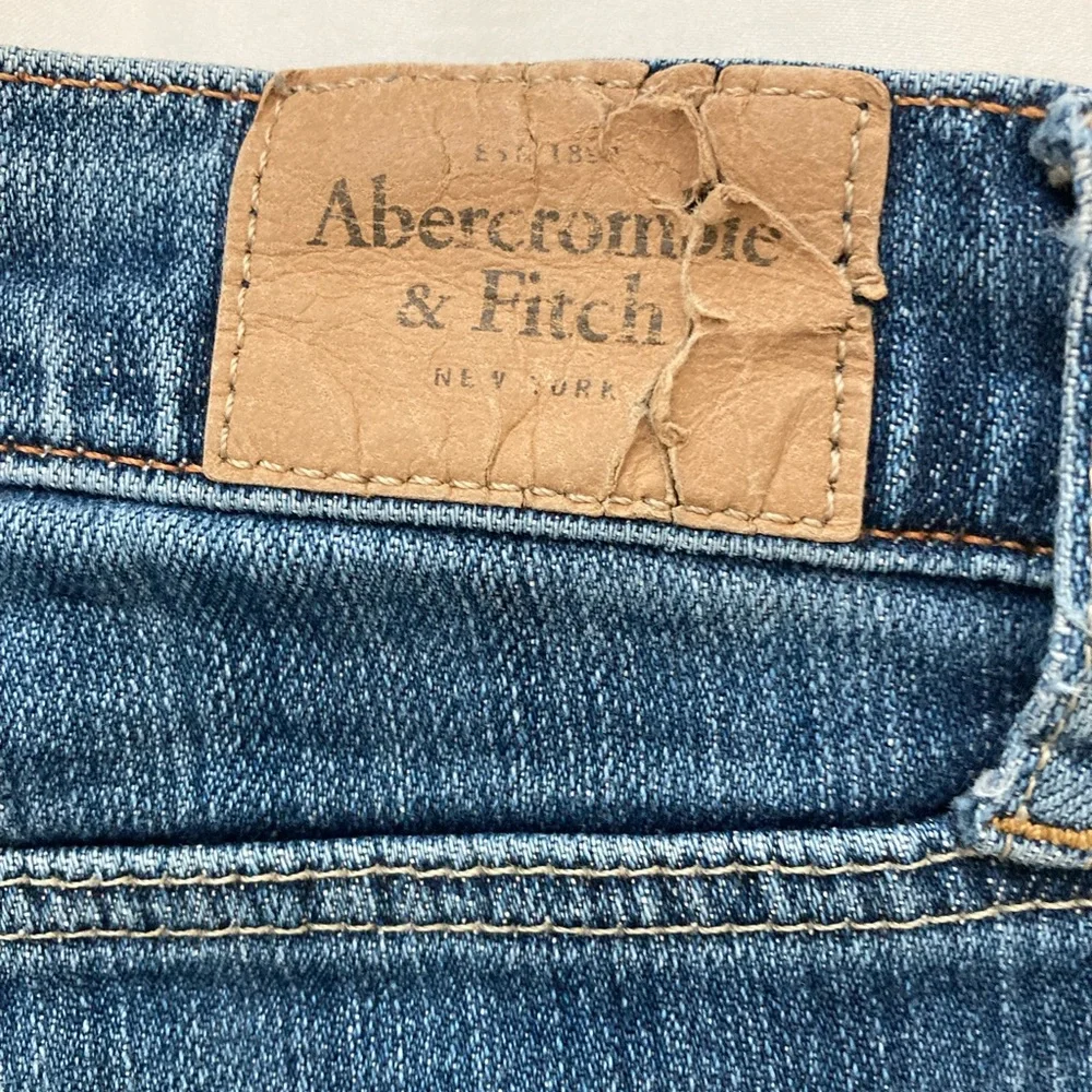 Abercrombie & Fitch Distressed women’s broken in Jeans 8R waist 29 / length 33